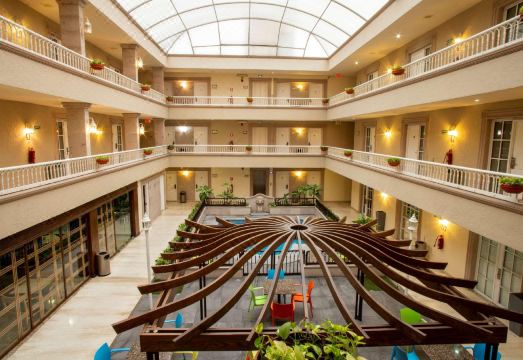 베스트 웨스턴 플러스 몬터레이 콜론