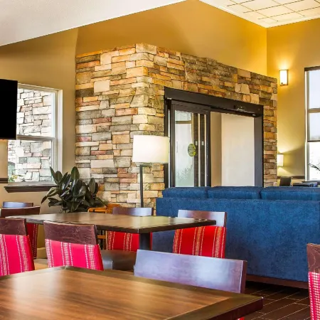 Comfort Inn & Suites Redwood Country