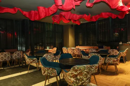 Aquila Grand Suites - Noida Sector 136