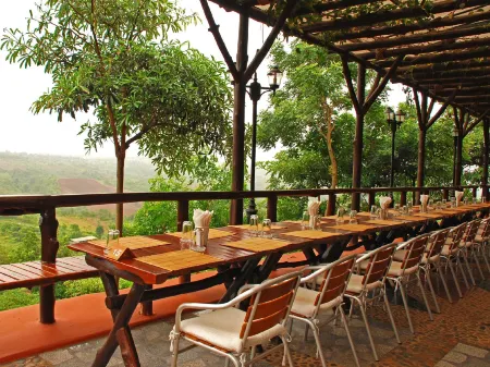 Phu Pha Nam Resort Отели рядом с достопримечательностью «Wat Neramit Wipatsana»