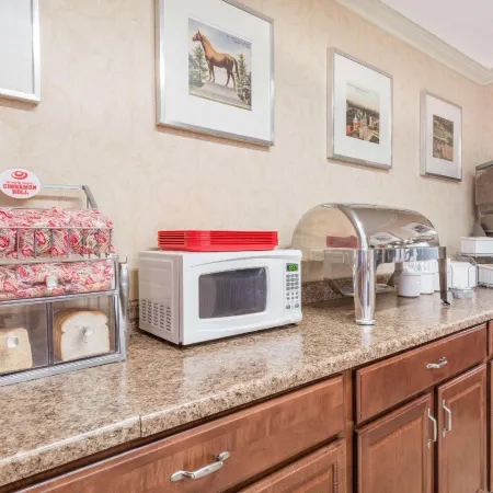 Super 8 by Wyndham Georgetown