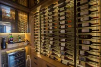 Pinot Hotel - parking