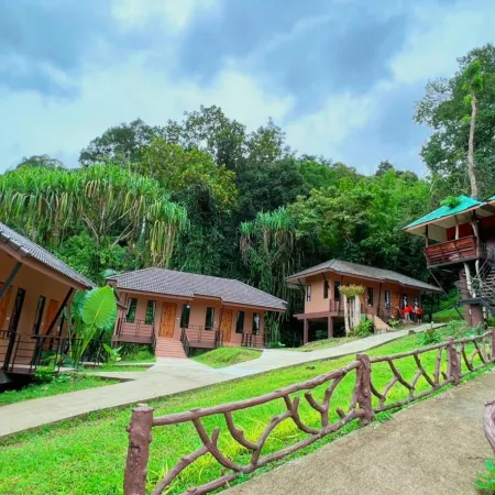 Khaosok Rainforest Resort Hotels in Phanom