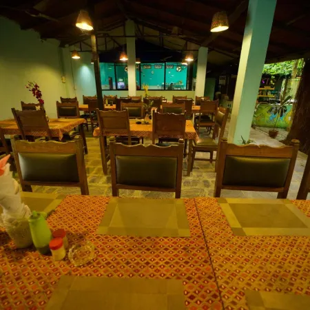 Chitwan Gaida Lodge - Animal Lovers & Birdwatchers Paradise