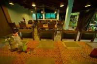 Chitwan Gaida Lodge - Animal Lovers & Birdwatchers Paradise - فطور