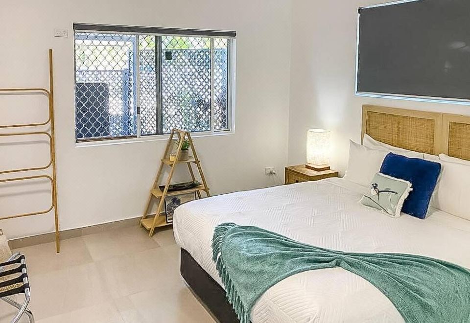 ZEN GARDEN - COZY 2-BR + Modern Design w/ Aircon - Housity