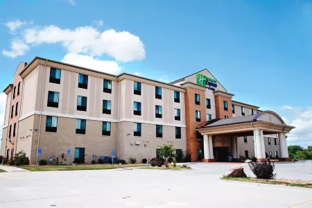Holiday Inn Express & Suites Urbandale des Moines Отели в г. Граймс