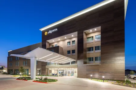 La Quinta Inn & Suites by Wyndham Round Rock Near Kalahari