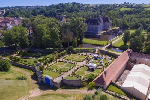 Château de Saint Loup Hotels in Parthenay