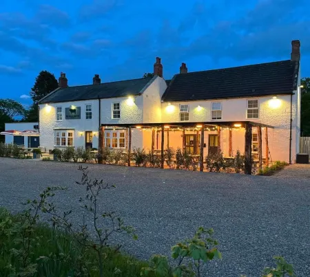 The Black Bull Inn Отели рядом с достопримечательностью «The Lindisfarne Gospels Garden»