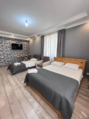 Riverside Cottage Hotels in Poti