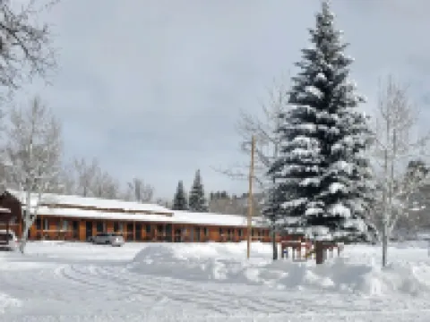 Chama River Bend Lodge Hotels in Chama