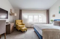 Staryij Dvorik Na Orlovskoj Hotel - parking