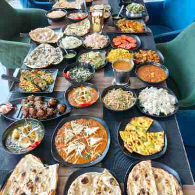 SIMBOR BEACH RESORT Dining/Meeting Rooms