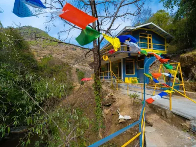 The Hosteller Mussoorie by the Streamside, Kempty Отели в г. 