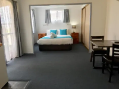 Regatta Point Tavern & Holiday Villas Hotels in Strahan