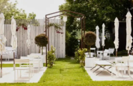 The Lakeside Motel
