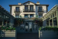 The Palm Hotel a 