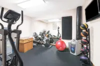 Days Inn by Wyndham Spearfish - Gym