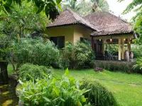 Bali au Naturel Hotel berhampiran Pantai Bembeng