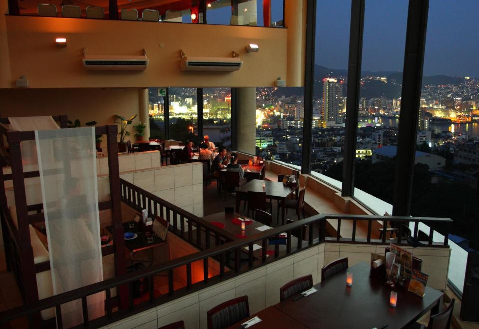 2. 호텔 아만디..