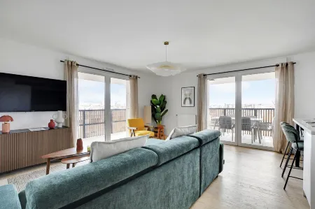 Magnificent Apartment- 3Br-8P-Proche de la Seine Отели в г. Клиши-ла-Гаренн