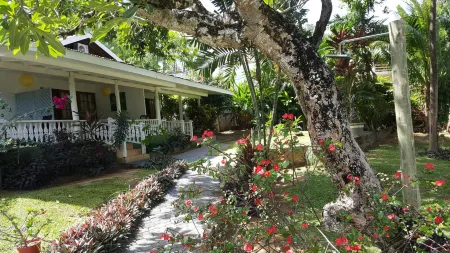 Beau Vallon Bungalows