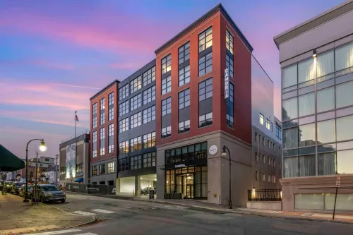 Cambria Hotel Portland Downtown Old Port - parking