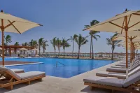 The Club by Fanar - pantai