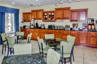 Days Inn & Suites by Wyndham Savannah North I-95