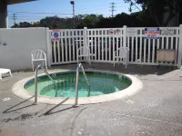 E-Z 8 Motel Old Town - spa