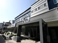 K.S Hotel - parking