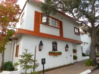 Tally Ho Inn Hotels near Carmel Sunset Beach