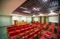 Hotel Riveria by Raj - parking