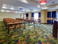 Holiday Inn Express & Suites RALEIGH SW NC STATE by IHG โรงแรมใกล้หอระฆังอนุสรณ์