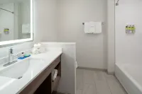 Holiday Inn Express & Suites Palm Desert - Millennium Hotels in Palm Desert