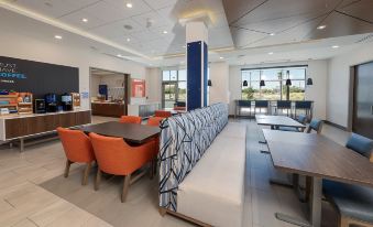 Holiday Inn Express & Suites Ridgecrest - China Lake