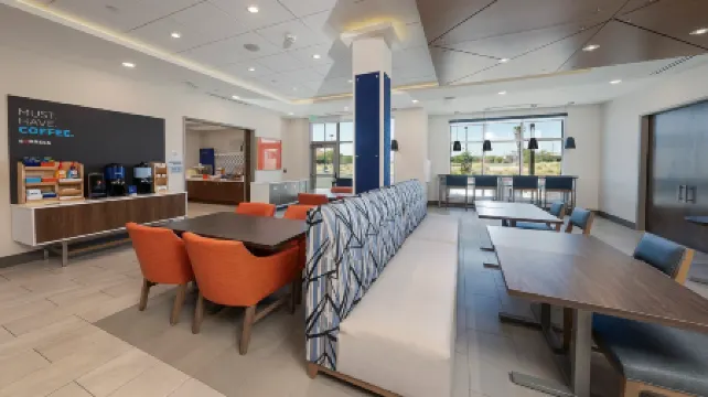 Holiday Inn Express & Suites RIDGECREST - CHINA LAKE by IHG