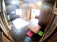 Degolan Wooden House فنادق في Ngemplak