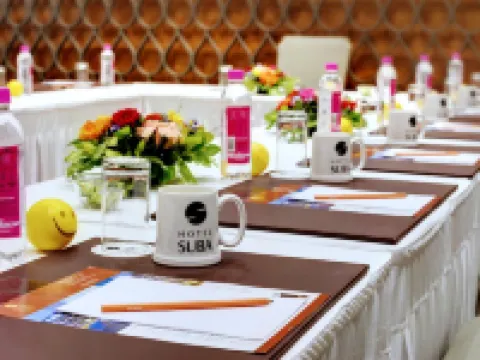 Click Hotel Bhuj ブジのホテル