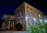 مانوير دي لي إشاوجيت فنادق في Villon