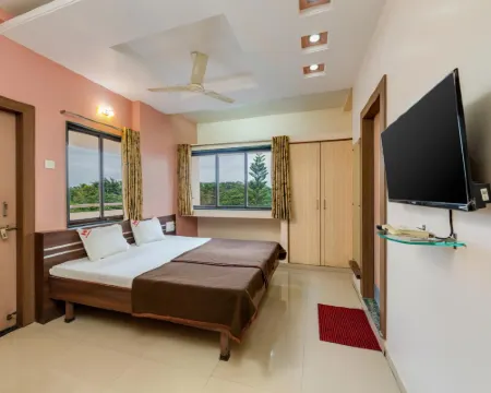 Hotel Sai Prarthana 桑格利酒店