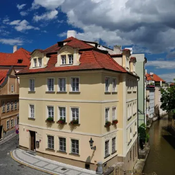 Hotel Certovka Отели рядом с достопримечательностью «Карлов мост»