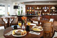 Inn at Pelican Bay - breakfast
