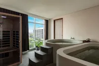 โกลด์วิเทล โฮเทล ซูราบายา - โรแมนติก