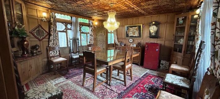 Akbar Group of Heritage Houseboats Hotels in Srinagar