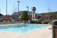 Hampton Inn Atlanta/Woodstock - Pools