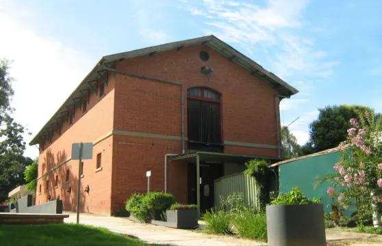 雷文根度假公園酒店