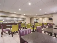 La Quinta Inn & Suites by Wyndham Boston-Andover - breakfast