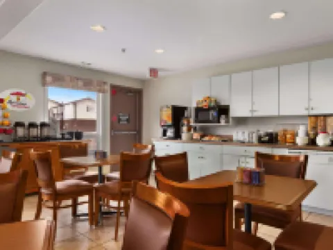 Super 8 by Wyndham Yellowknife Hotels in Yellowknife